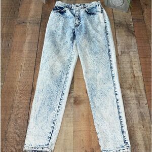 VTG 80's 90s Levi's Sz 0 Made in USA acid wash jeans